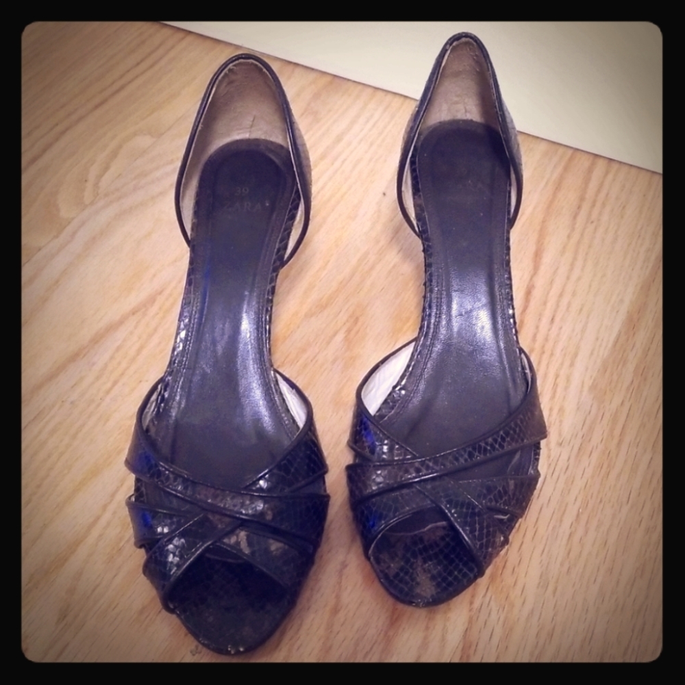 Sexy and sophisticated strappy heels by Zara